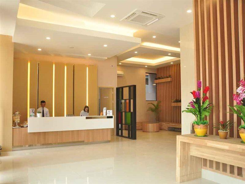 慕蒂亚拉红色伙伴酒店 Padangsidimpuan 外观 照片