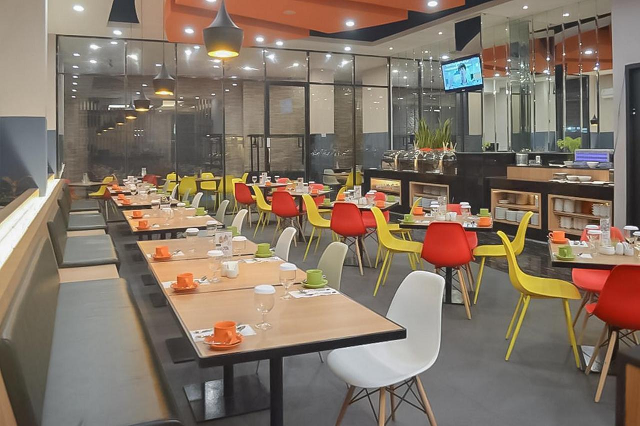 慕蒂亚拉红色伙伴酒店 Padangsidimpuan 外观 照片
